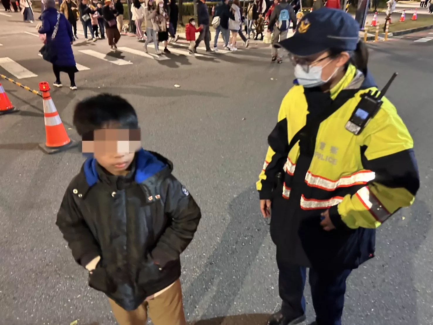人民保母守護台灣燈會 壢警助走失兒童與家人團聚 人民保母守護台灣燈會 壢警助走失兒童與家人團聚