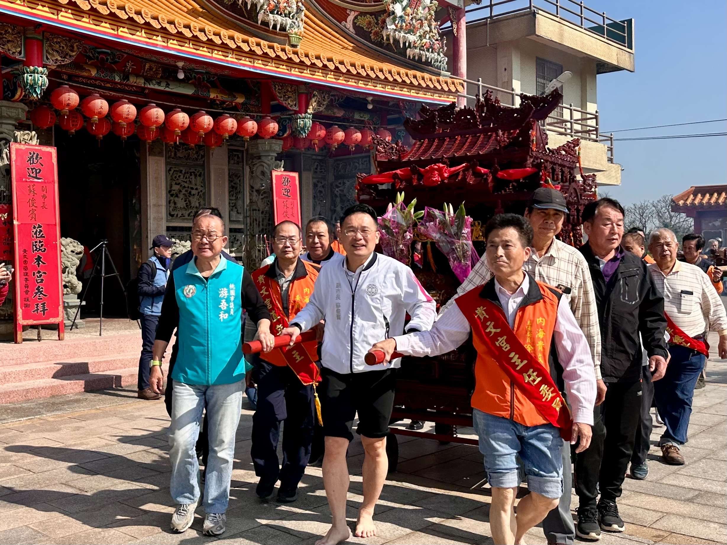 大園貴文宮媽祖、九府千歲遶境 蘇俊賓守承諾赤腳過火祈福 S 12714007 0