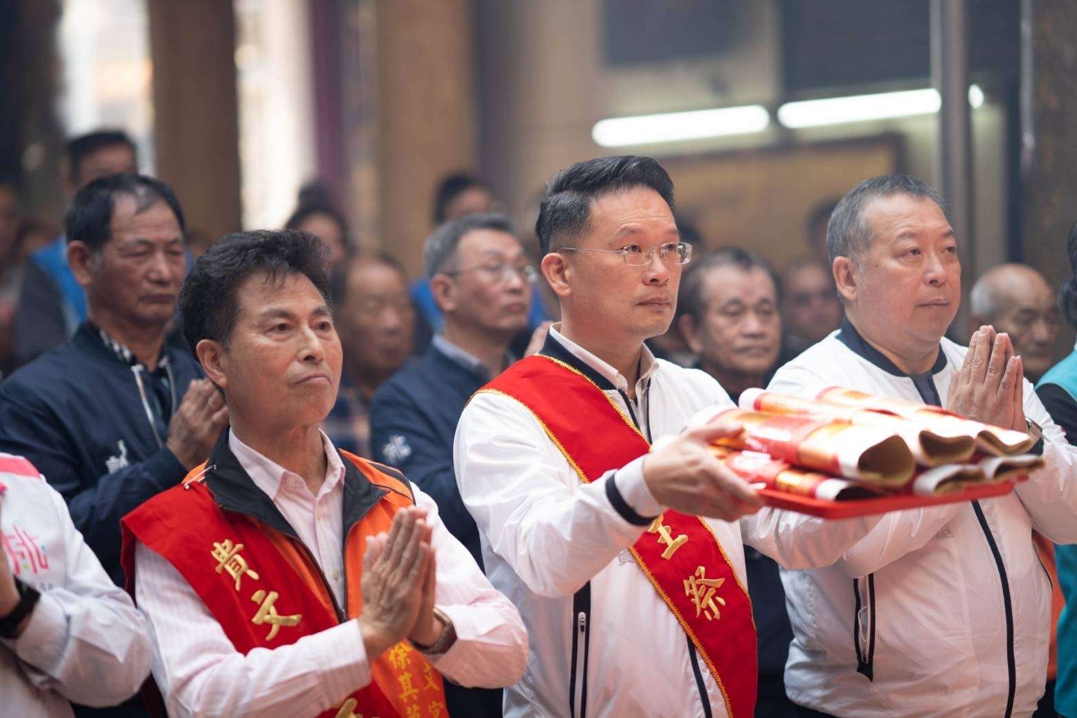 大園貴文宮媽祖、九府千歲遶境 蘇俊賓守承諾赤腳過火祈福 S 12714010 0