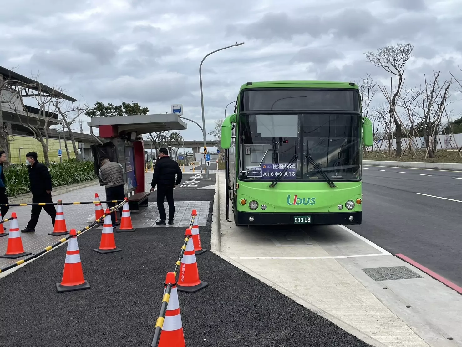 台灣燈會2小時湧入30萬人次 桃園市府:備援接駁車已就定位 台灣燈會2小時湧入30萬人次 桃園市府:備援接駁車已就定位