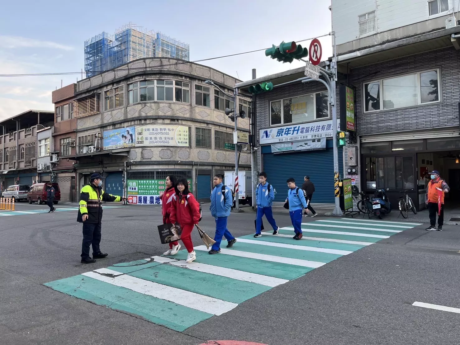 寒假結束!龍潭警守護通學路 強化取締周邊違規 寒假結束!龍潭警守護通學路 強化取締周邊違規