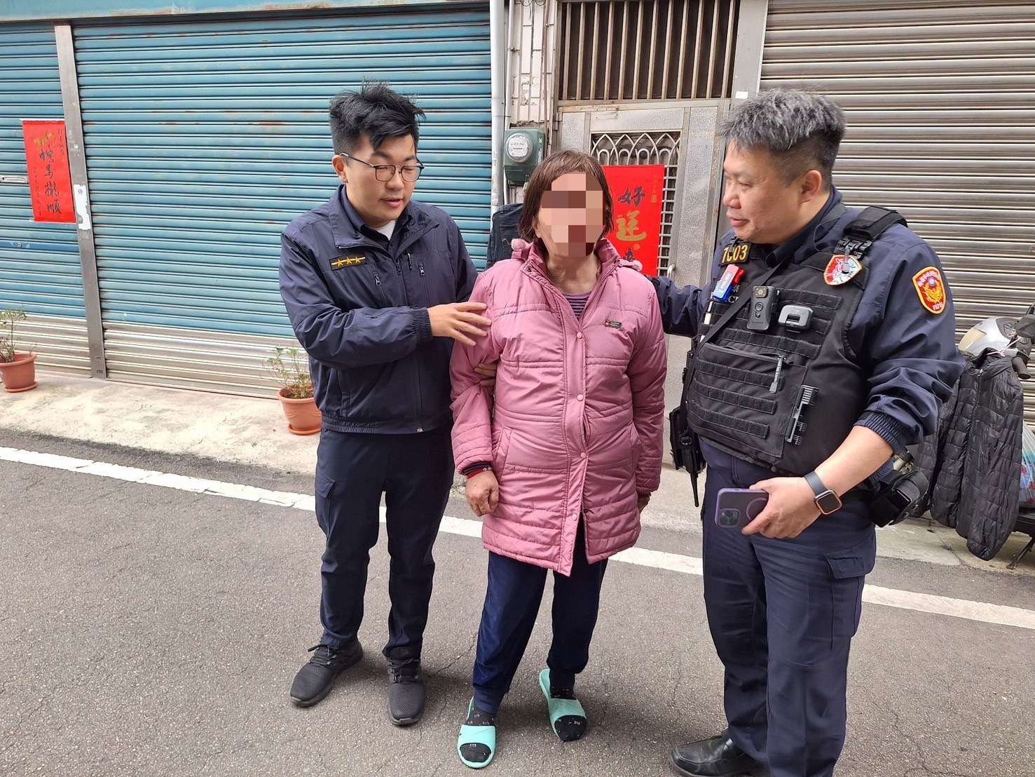7旬婦忘記回家的路 龍潭警、里長合力伸援 S 1867789 0