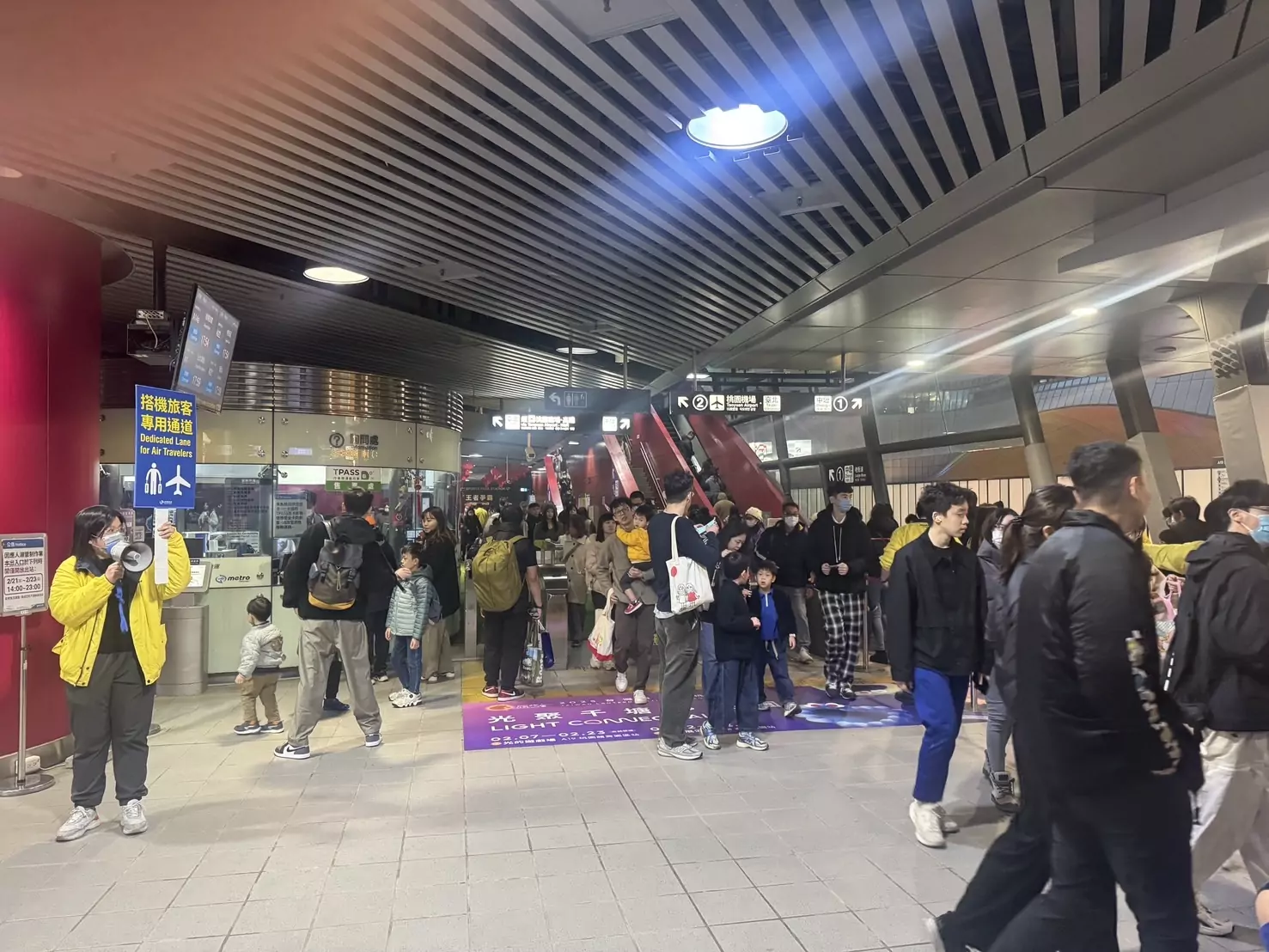 台灣燈會最後2天人潮爆滿 桃園機捷疏運成效佳 台灣燈會最後2天人潮爆滿 桃園機捷疏運成效佳