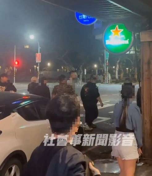 【有片】朋友聚餐聊天酒吧外起衝突 桃警快打部隊火速控制 S 27639811