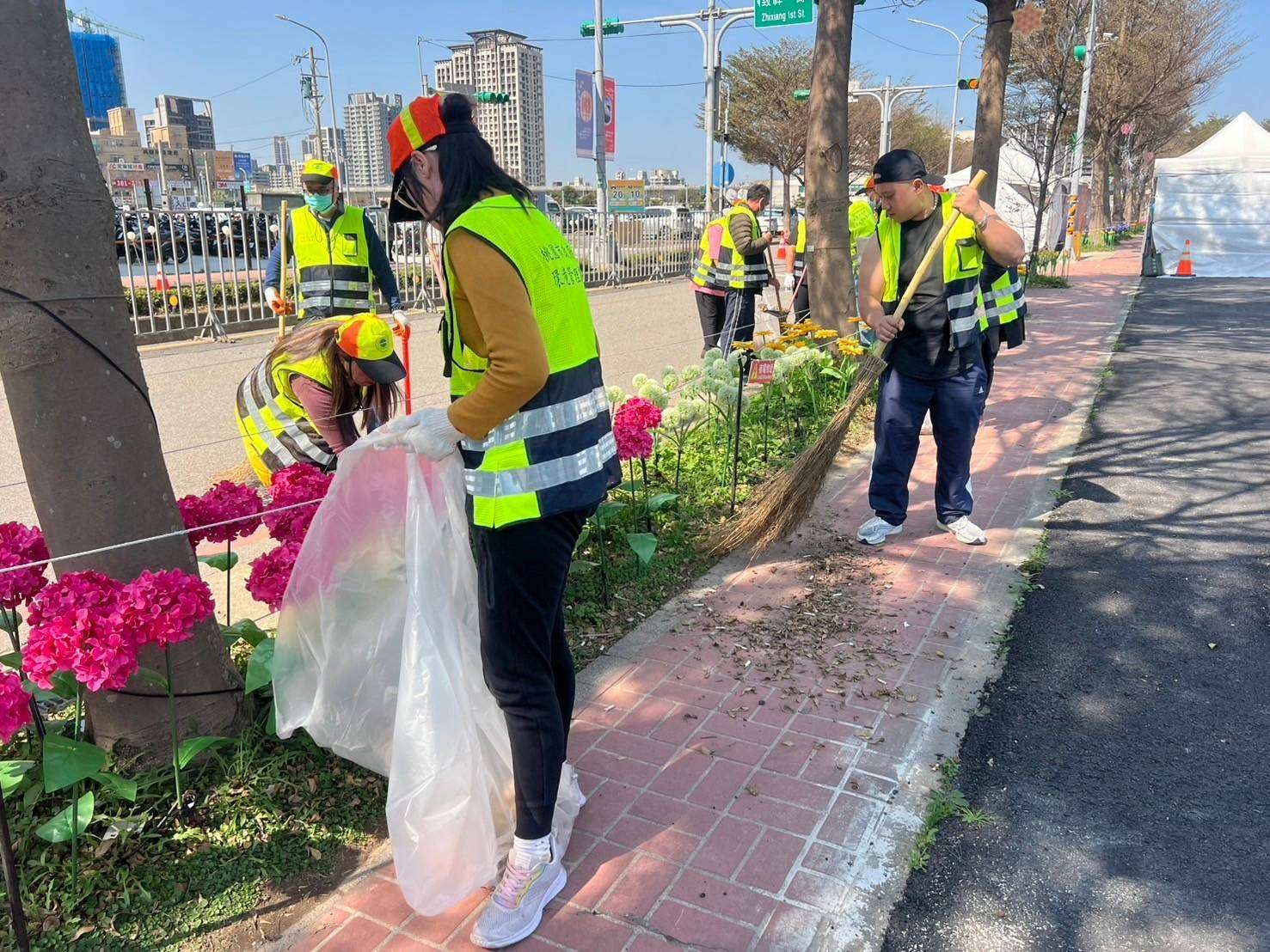 桃園環保局動員4300人次 台灣燈會清出逾71噸垃圾 S 37158939 0