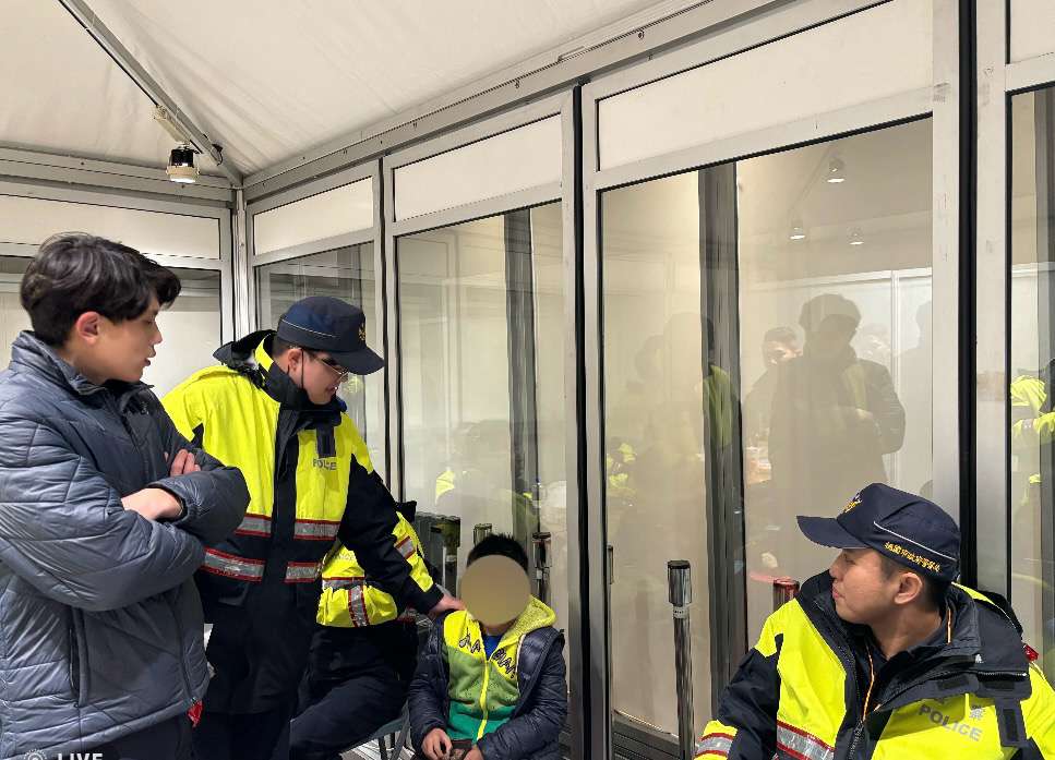 8歲童參觀台灣燈會走失 龜山警及時伸援