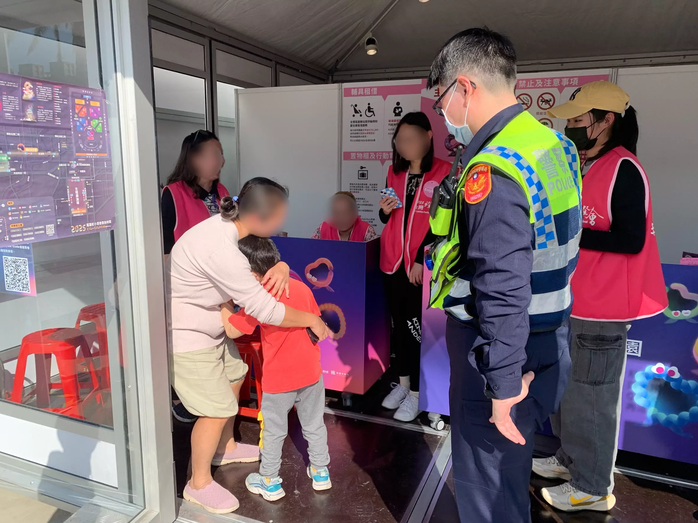 6歲男童燈會和媽媽走散 龜山暖警助快速尋回 6歲男童燈會和媽媽走散 龜山暖警助快速尋回