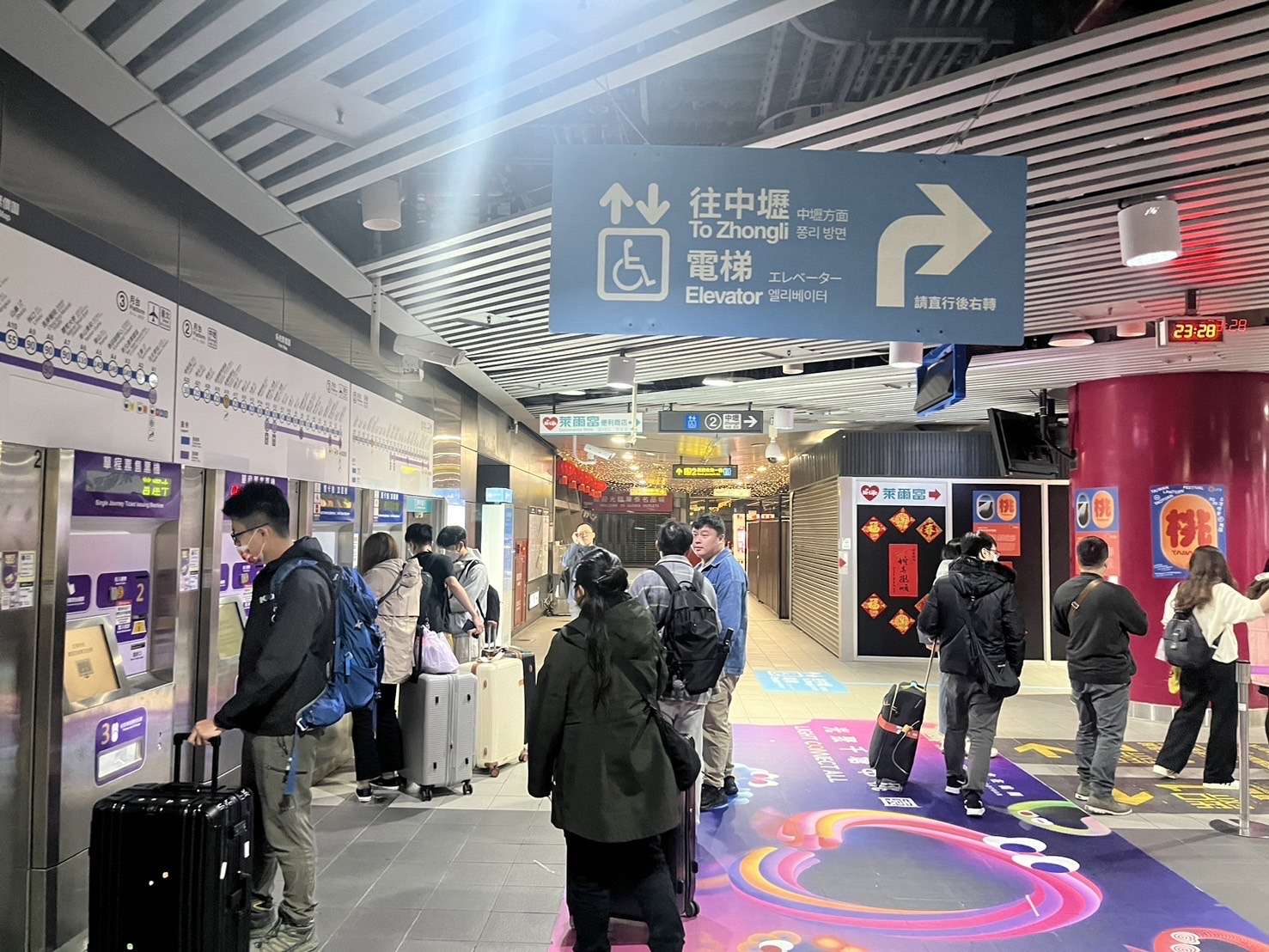 周末賞燈人潮爆滿!桃園市府啟動疏運備案全力應對 S 6889611