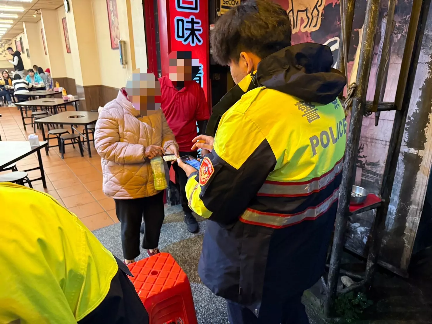嘉義婦北上探親迷途 楊梅警暖心助團圓 嘉義婦北上探親迷途 楊梅警暖心助團圓