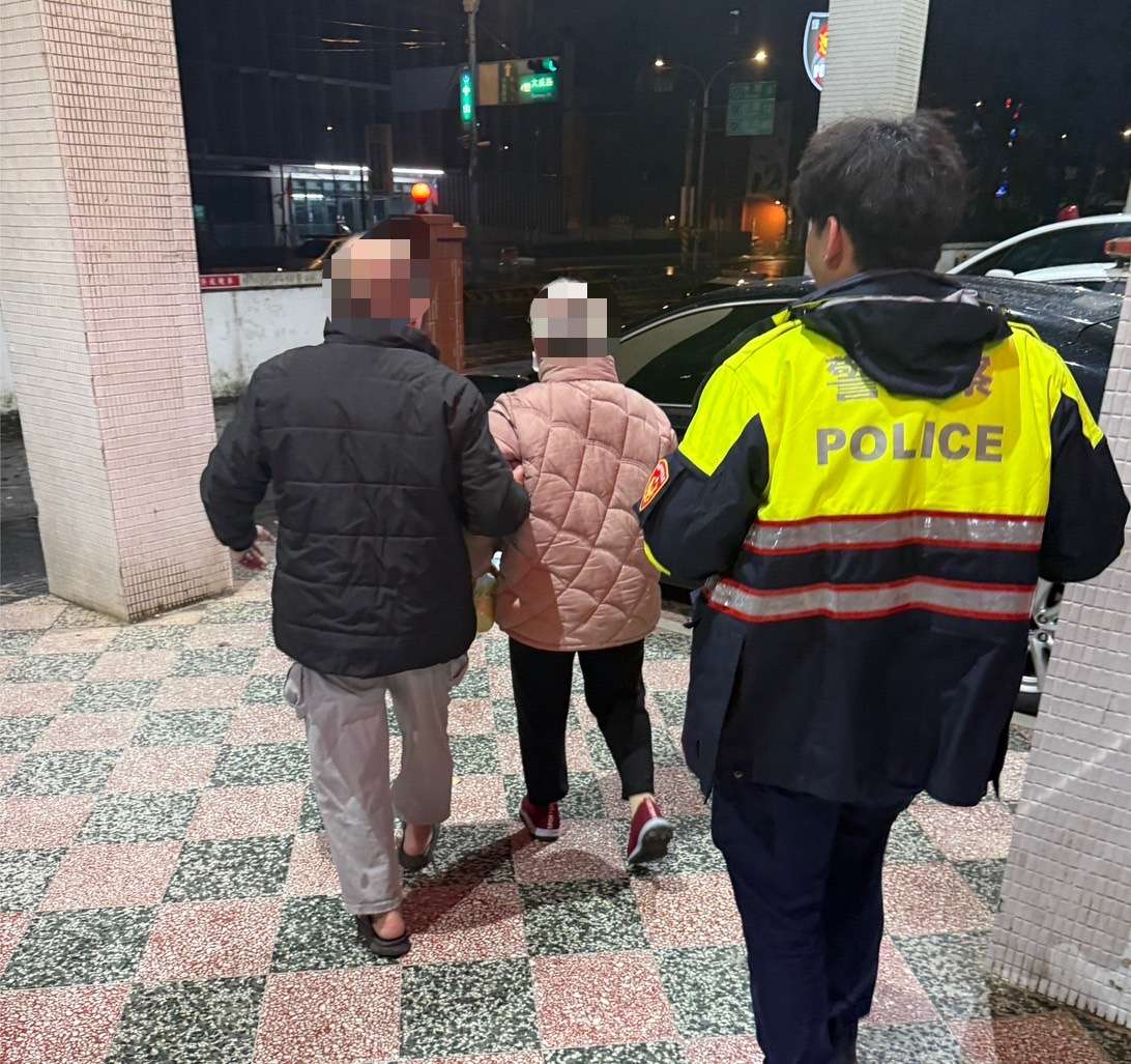 嘉義婦北上探親迷途 楊梅警暖心助團圓 S 72695929 0