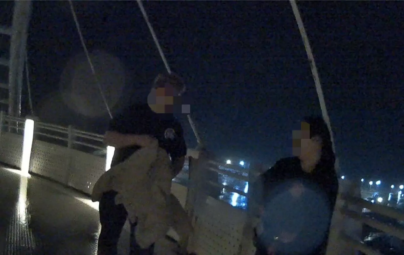 女吵架心情差漁港徘徊 楊梅警溫暖開導解心結 女吵架心情差漁港徘徊 楊梅警溫暖開導解心結