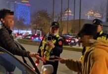 【有片】爭奪車位起口角!壢警出妙招化解紛爭