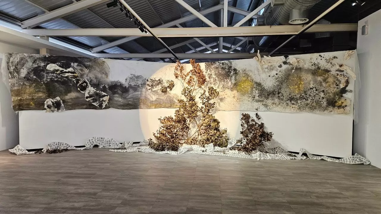 桃園青年局力挺在地藝術家 鄭晴臻《未竟之境》畫展即起至3/2登場 S 78045216 0