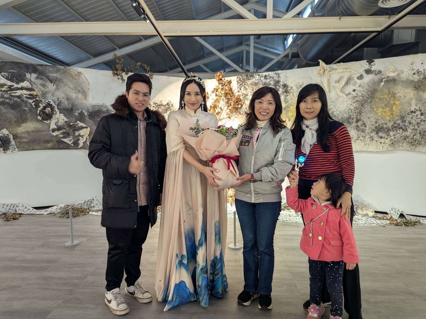 桃園青年局力挺在地藝術家 鄭晴臻《未竟之境》畫展即起至3/2登場 S 78045219 0