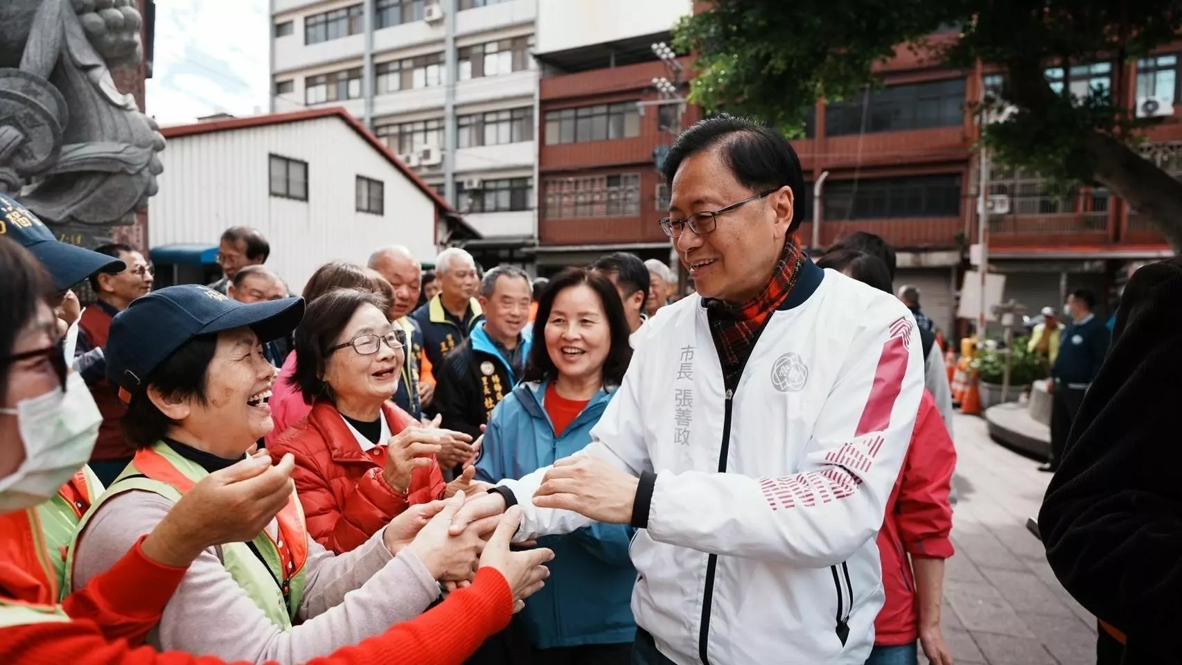 張善政初四參拜楊梅、新屋4宮廟 祈求眾神庇佑市民 張善政初四參拜楊梅、新屋4宮廟 祈求眾神庇佑市民