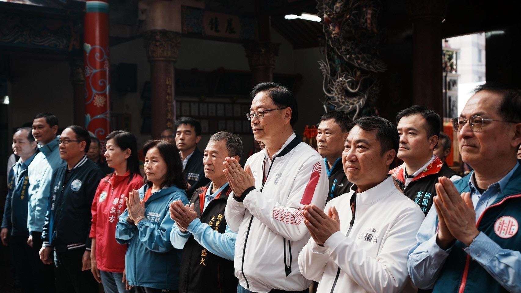 張善政初四參拜楊梅、新屋4宮廟 祈求眾神庇佑市民 f69cfd49 18e3 4558 87b5 f665ba024043