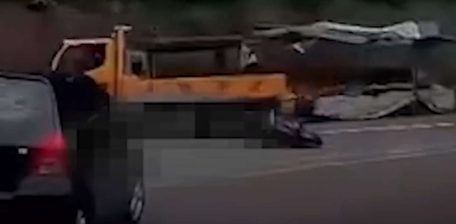 【有片】命大!女騎士台7過彎摔車 遭小貨車輾過僅擦挫傷 fadd