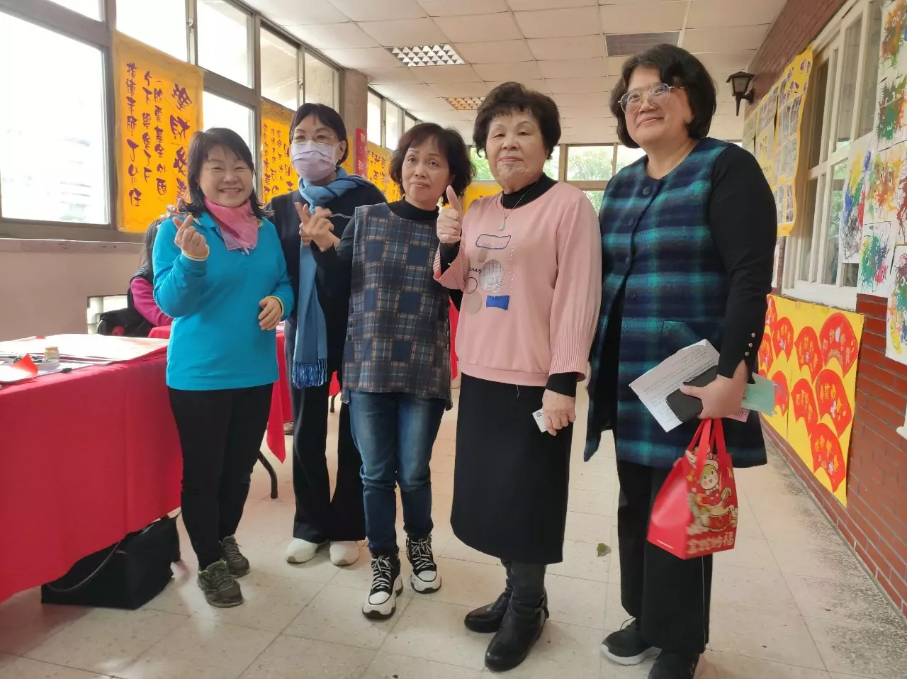 中壢樂齡學習中心開設多元課程 長輩展現學習熱忱 中壢樂齡學習中心開設多元課程 長輩展現學習熱忱