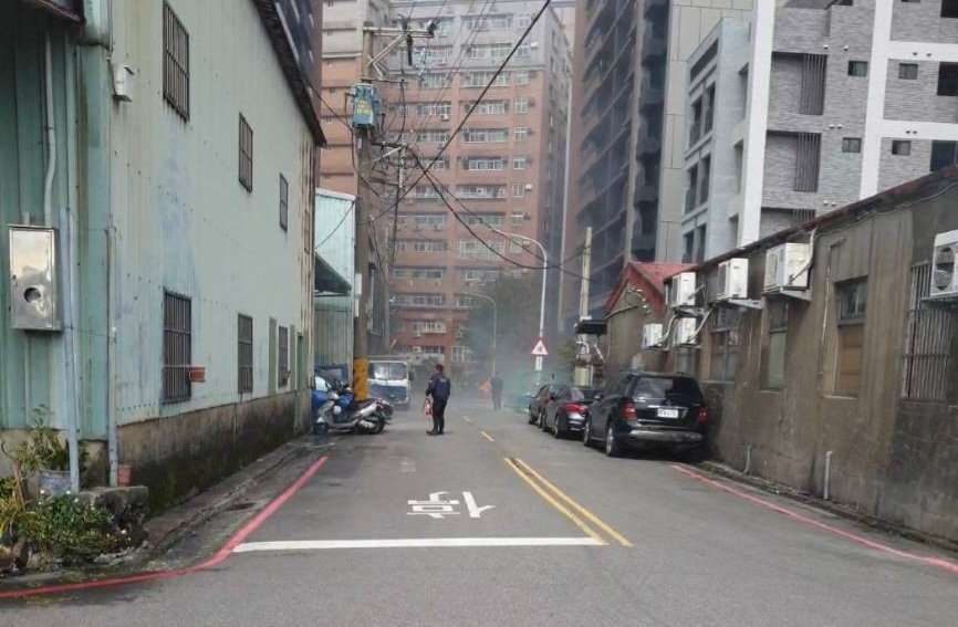 【有片】水溝狂噴火!桃消出動47人緊急撲滅 現場畫面曝光 image 7892550797012485510 0