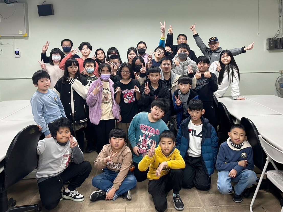 龍華科大USR團隊前進壽山國小 提升學童資訊素養 rujkf