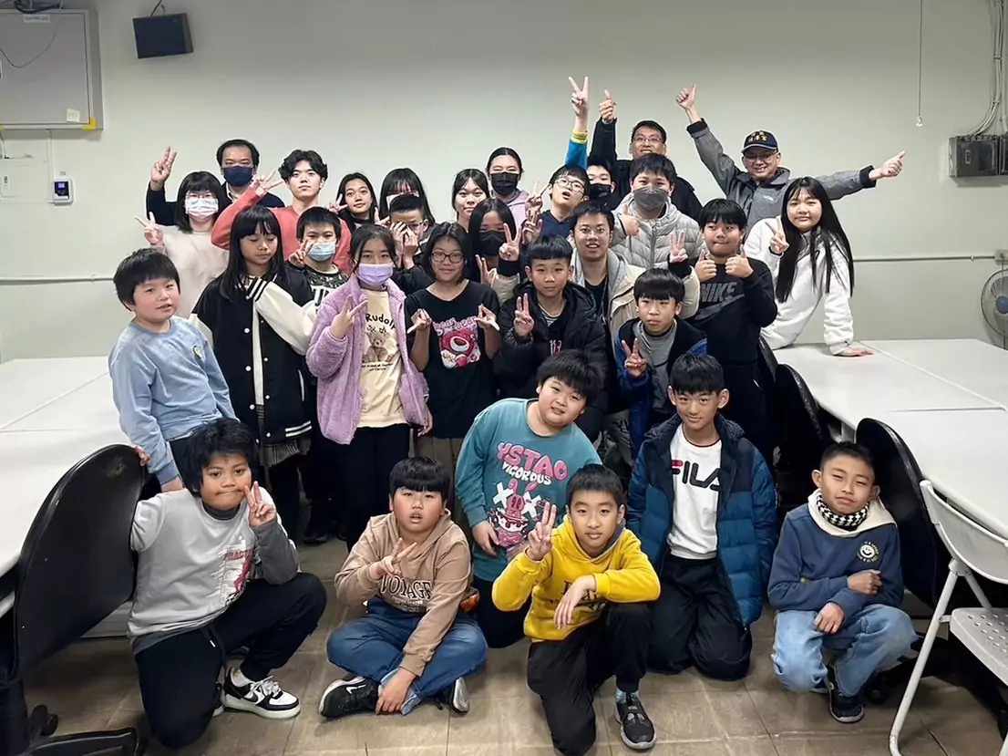 龍華科大USR團隊前進壽山國小 提升學童資訊素養 rujkf