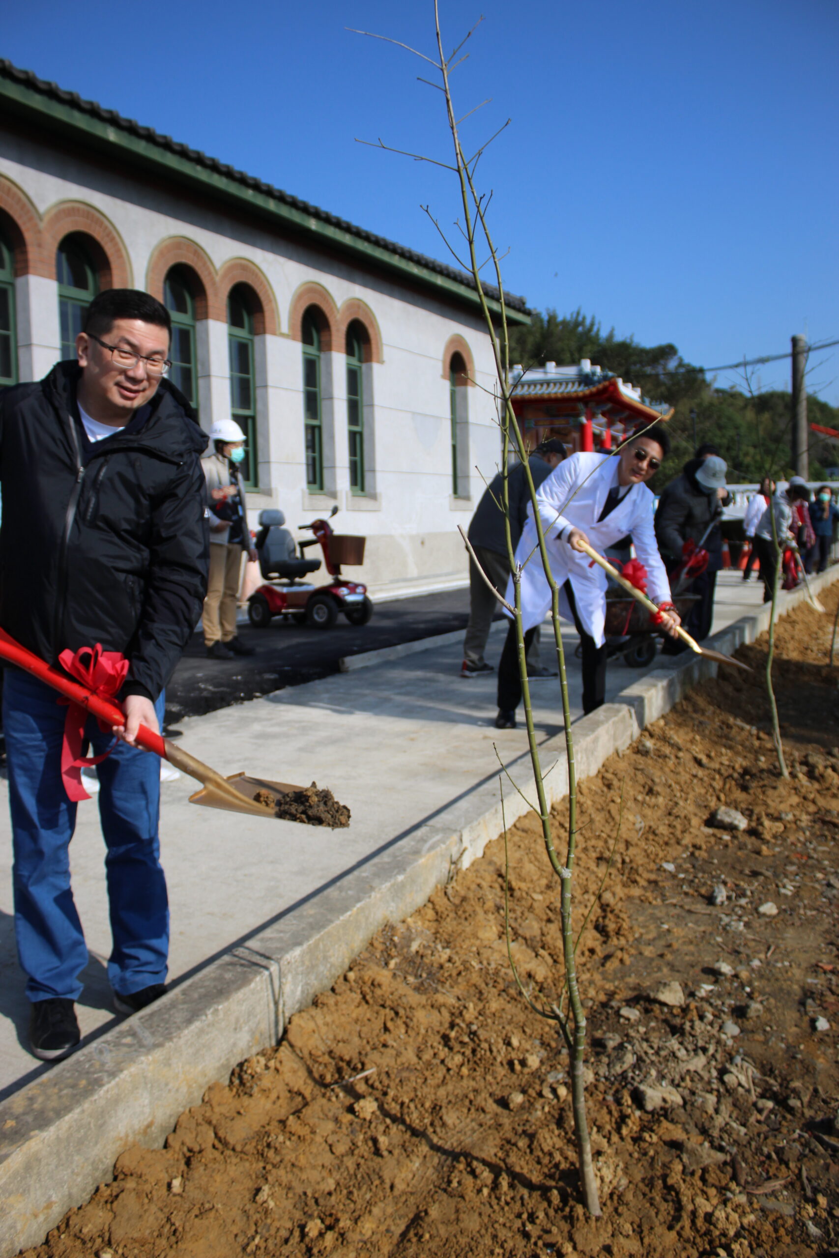 樂生醫院後山樂生園區漢生歷史建築修復計畫目前工程已接近尾聲。院長王偉傑與區長張 0 scaled