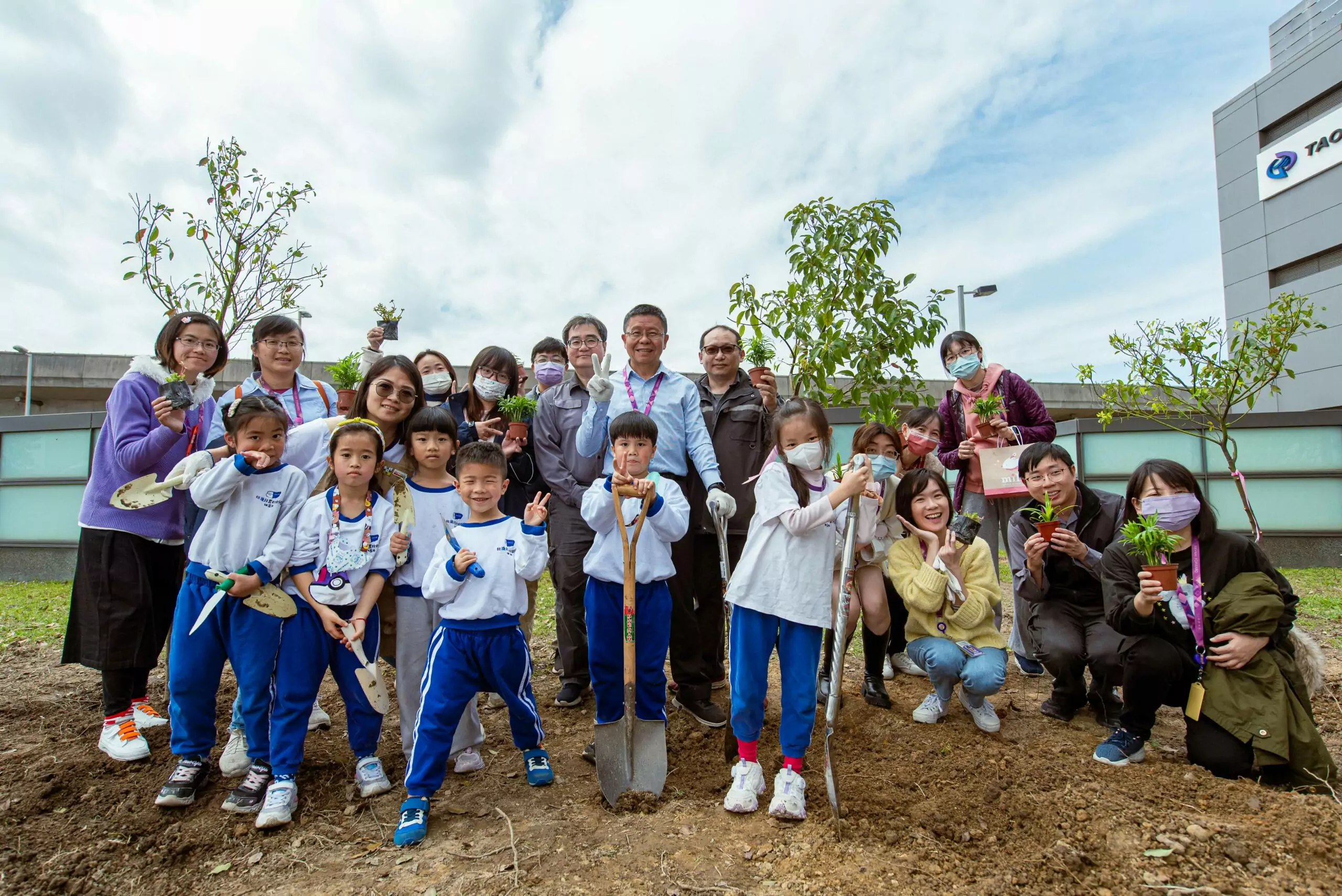 桃捷舉辦植樹節活動 攜手幼兒園種下美好綠色未來 桃捷舉辦植樹節活動 攜手幼兒園種下美好綠色未來