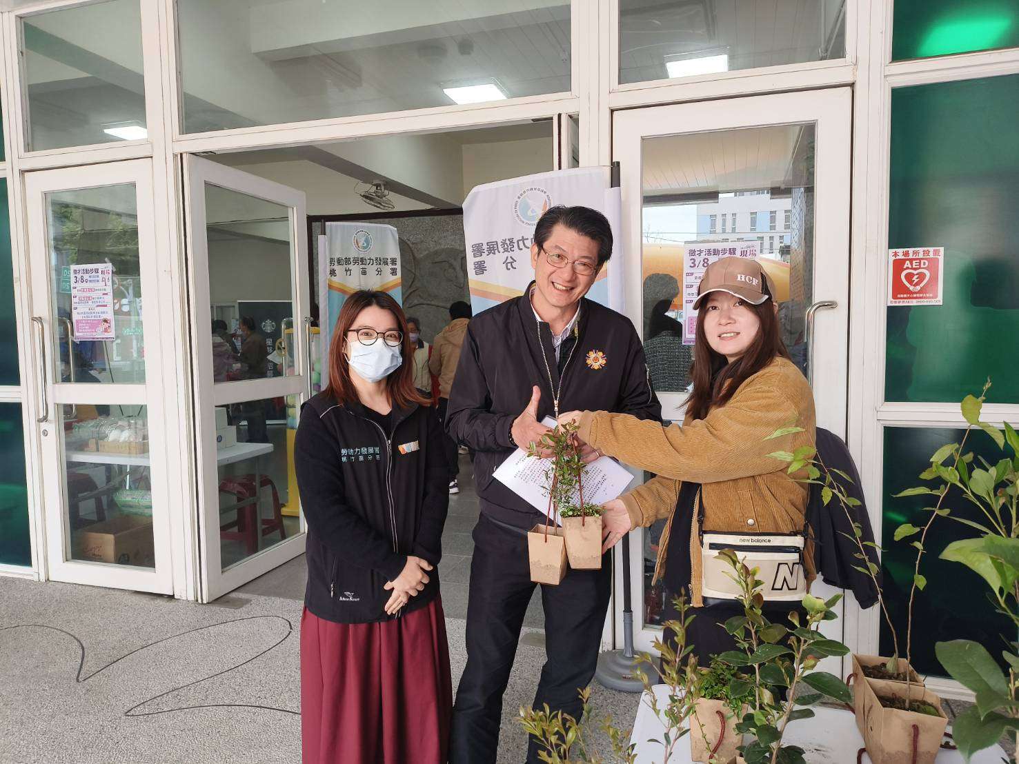 結合綠化與就業 竹苗徵才活動釋出千個職缺送樹苗 1 3