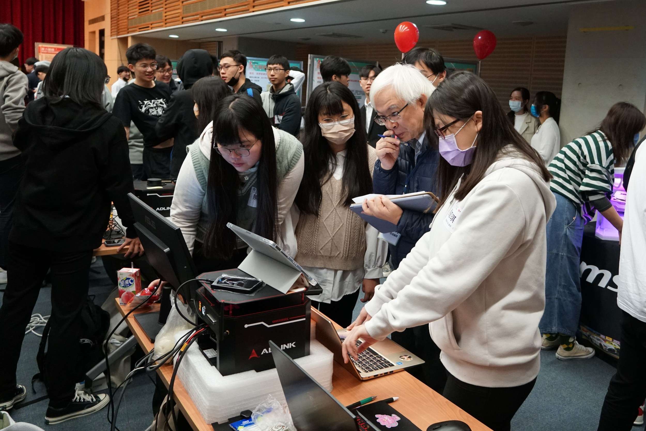 搶攻未來科技趨勢!中原大學深化AI教育提升學子競爭力 135546874 1