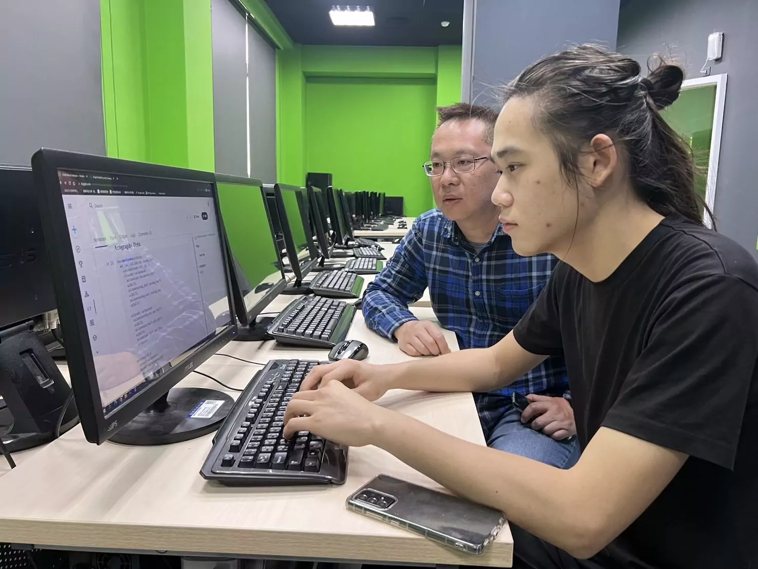 龍華科大培育專業人才有成 學子AI競賽勇奪Kaggle銀獎 龍華科大培育專業人才有成 學子AI競賽勇奪Kaggle銀獎