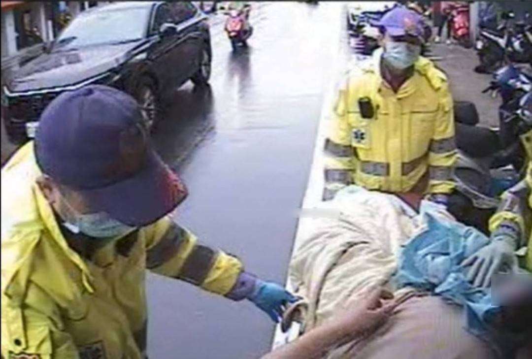 寶寶急探頭!桃消復興分隊救護車內成功接生女嬰 1677149 0