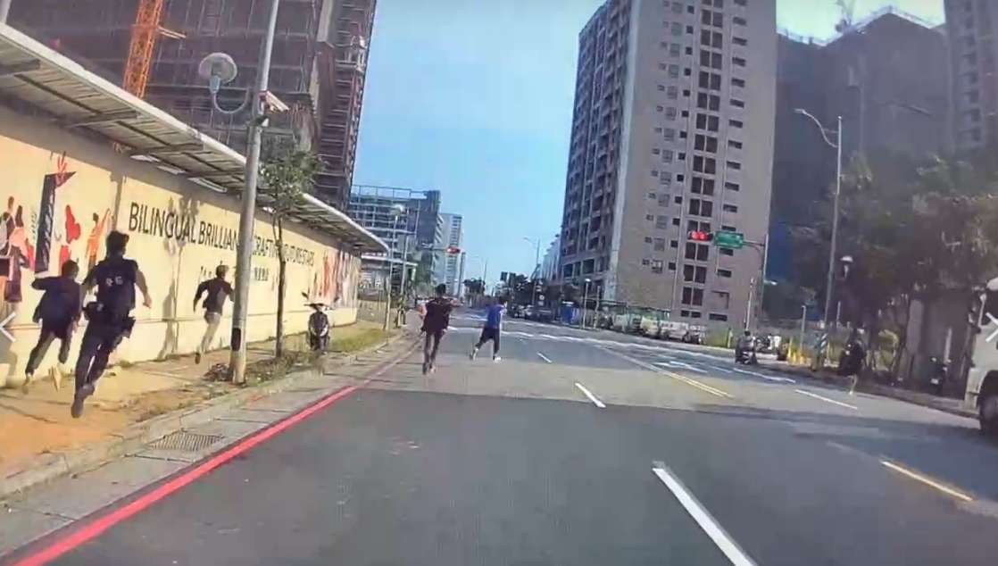 疑外籍移工逃逸闖入國小校園 龜山警曝現況 1742967467017