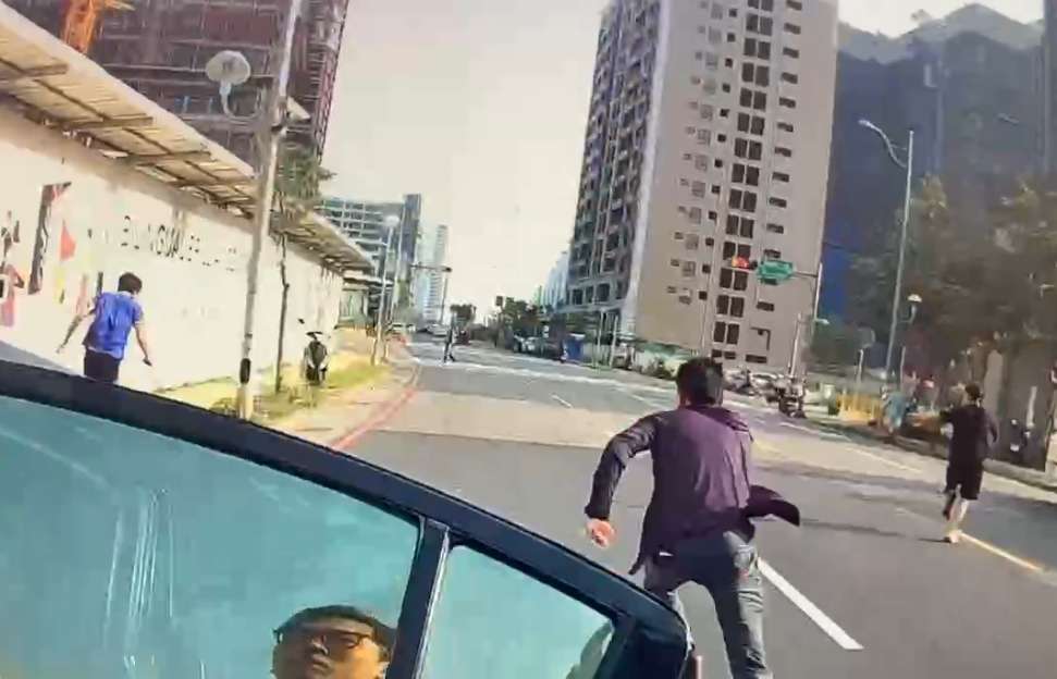 疑外籍移工逃逸闖入國小校園 龜山警曝現況 1742967510837