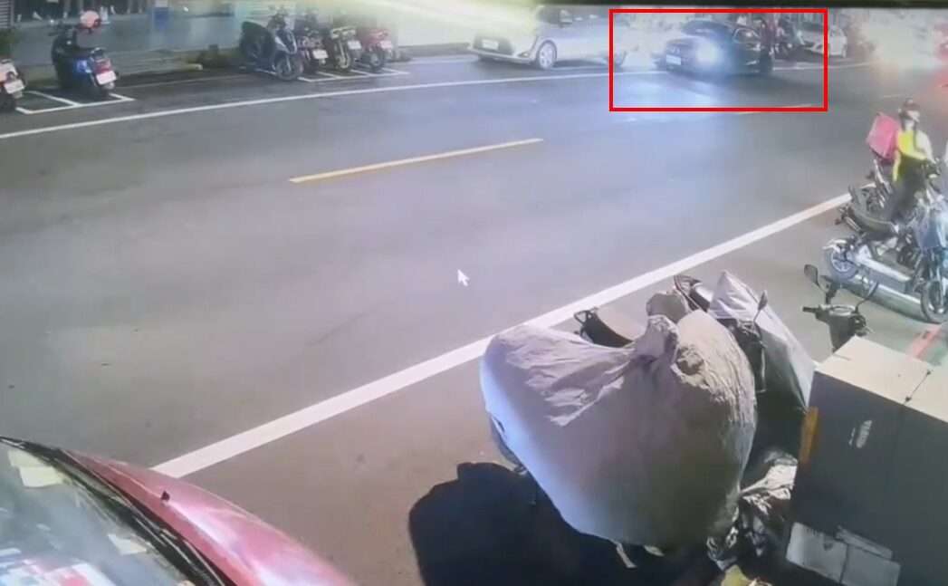 【有片】轎車違停拒檢還想逃 警拔槍戒備反遭控執法過當 1743230141564 e1743230263570