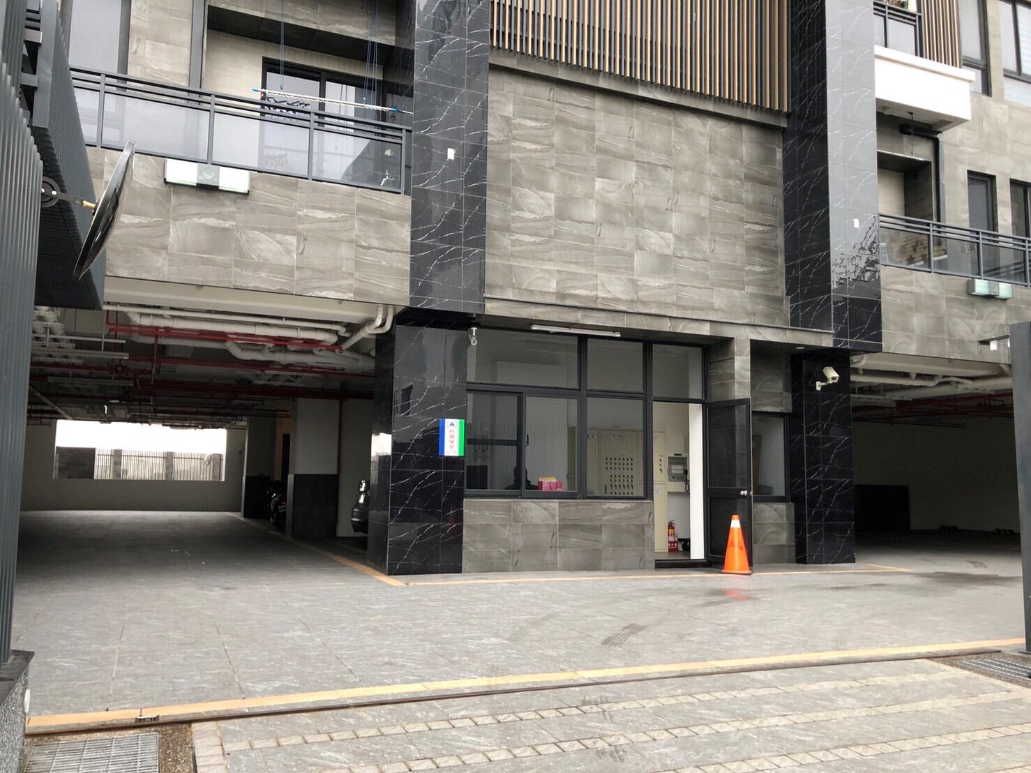 民眾訝異「新加坡式建築」1樓車位也要繳房屋稅!官方這樣回應