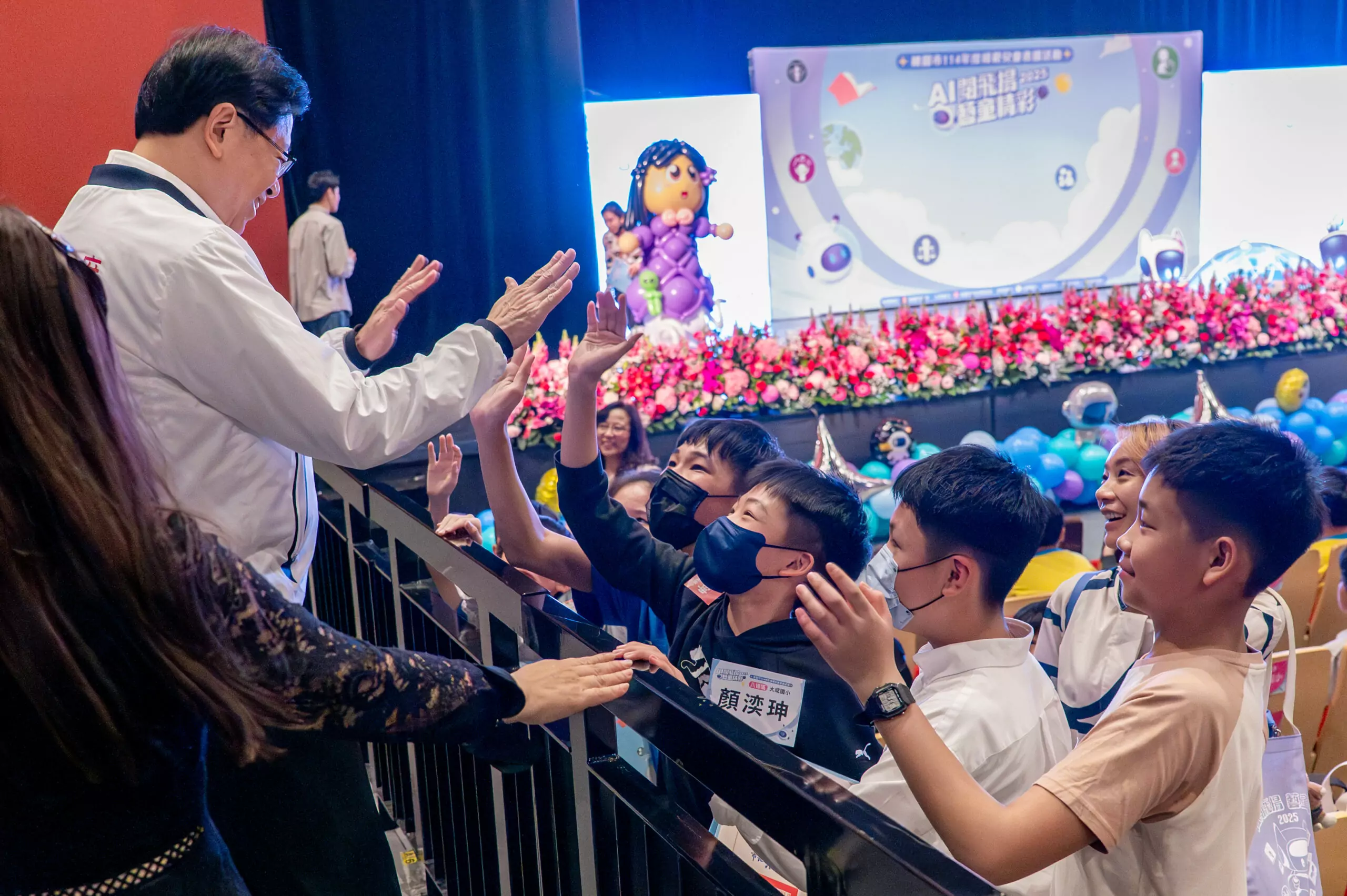 張善政表揚桃園950模範兒童 期勉不斷精進自我 20250326164122428 scaled