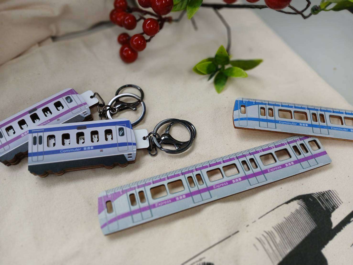 鐵道迷注意!桃園機捷列車造型鑰匙扣、木尺開賣 托特包、帆布袋超實用 209013 0