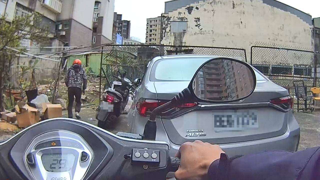 騎士拒檢違規逃逸 警方追4分鐘成功逮通緝犯