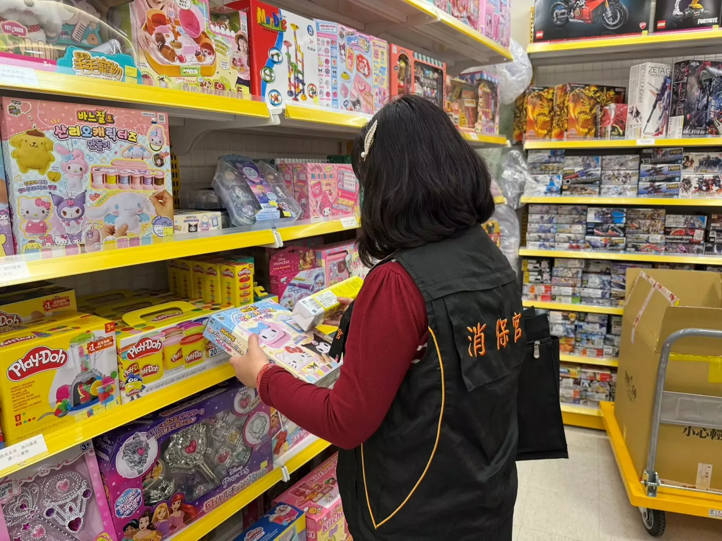 守護兒童!桃園消保官攜手經發局 擴大稽查市售玩具 守護兒童!桃園消保官攜手經發局 擴大稽查市售玩具