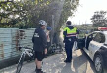 少年騎單車迷路又抽筋 大園警暖心助返家