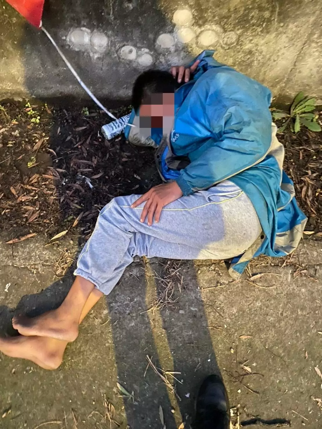 男子喝茫路邊倒頭就睡 大園警曝:不是第一次 335520 0