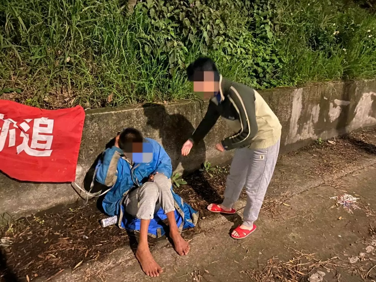 男子喝茫路邊倒頭就睡 大園警曝:不是第一次 335521 0