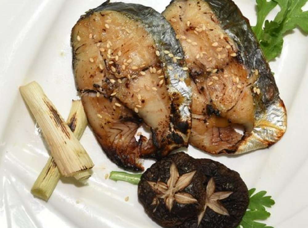 當季美味簡單上桌 動手做外酥內嫩「味噌烤白腹仔」