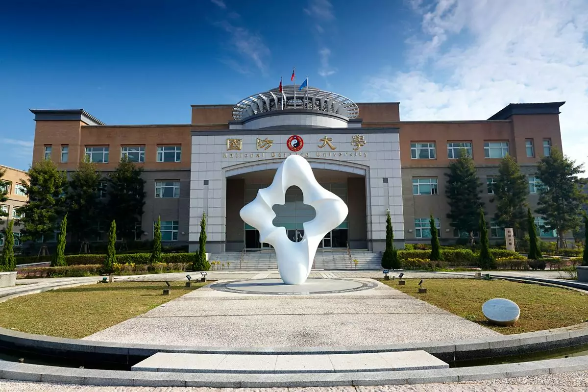 涉詐欺遭檢調搜索 國防大學教授葛明德5萬元交保 涉詐欺遭檢調搜索 國防大學教授葛明德5萬元交保
