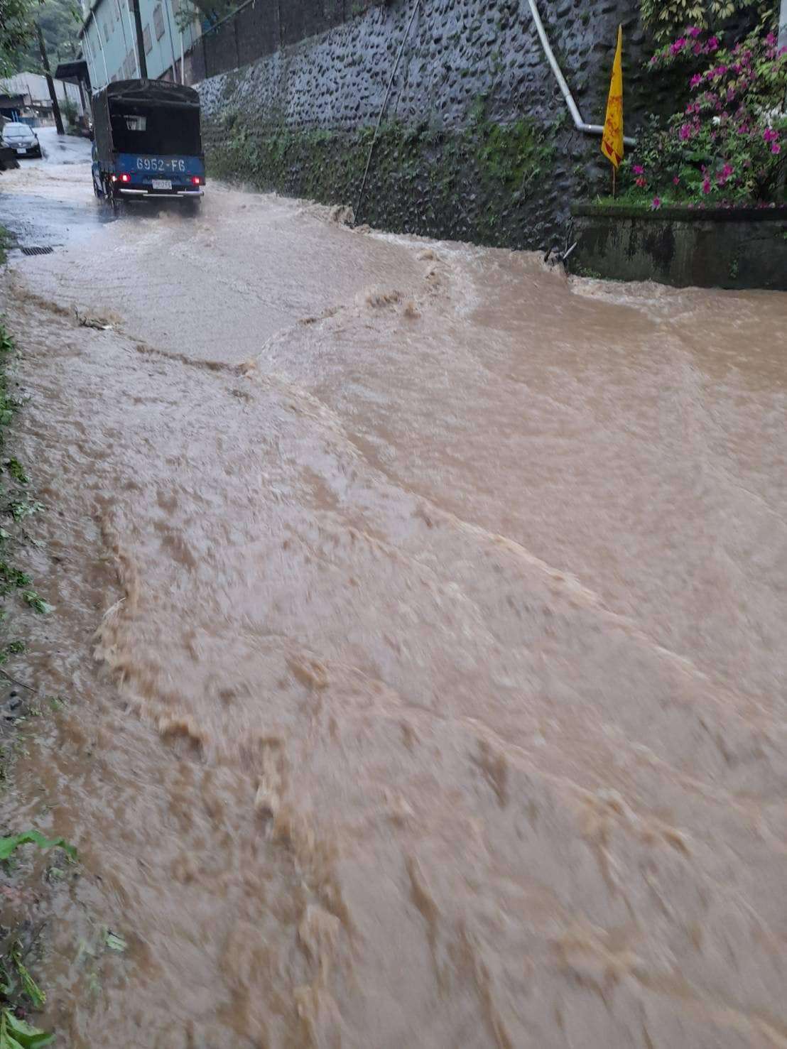 大雨狂炸桃園!八德、龜山多處淹水民眾苦不堪言 482979144 1192414909554331 3937531247701183316 n