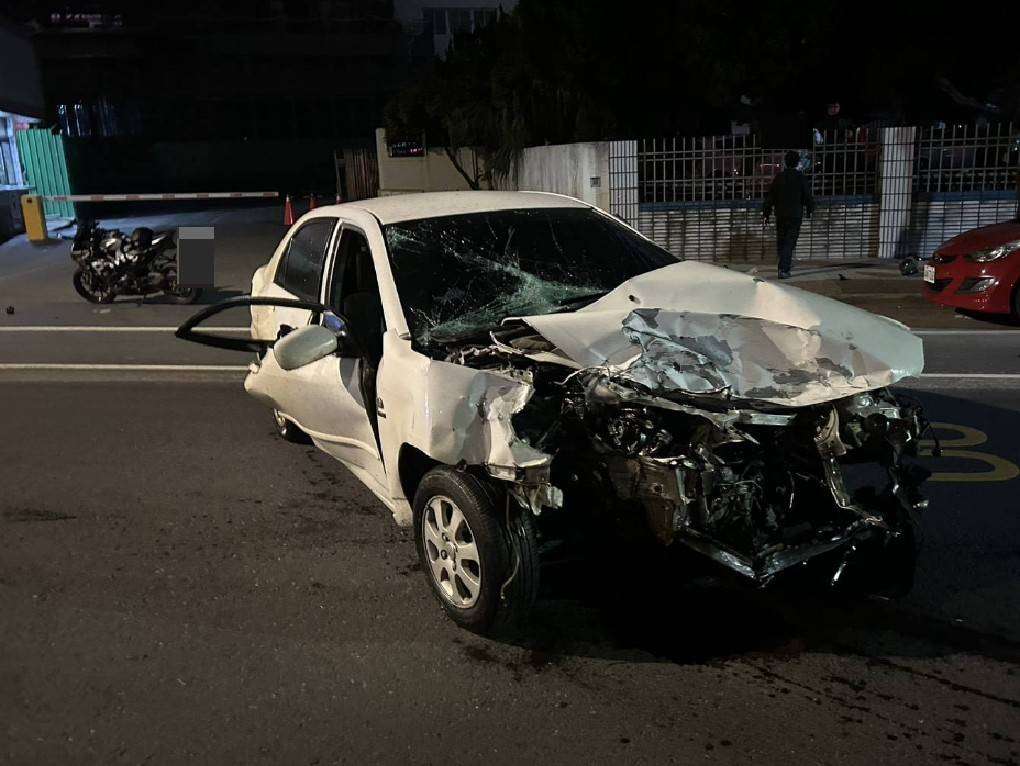 【有片】左轉遭直行車高速衝撞驚悚畫面曝 47歲男送醫搶救仍不治 591393