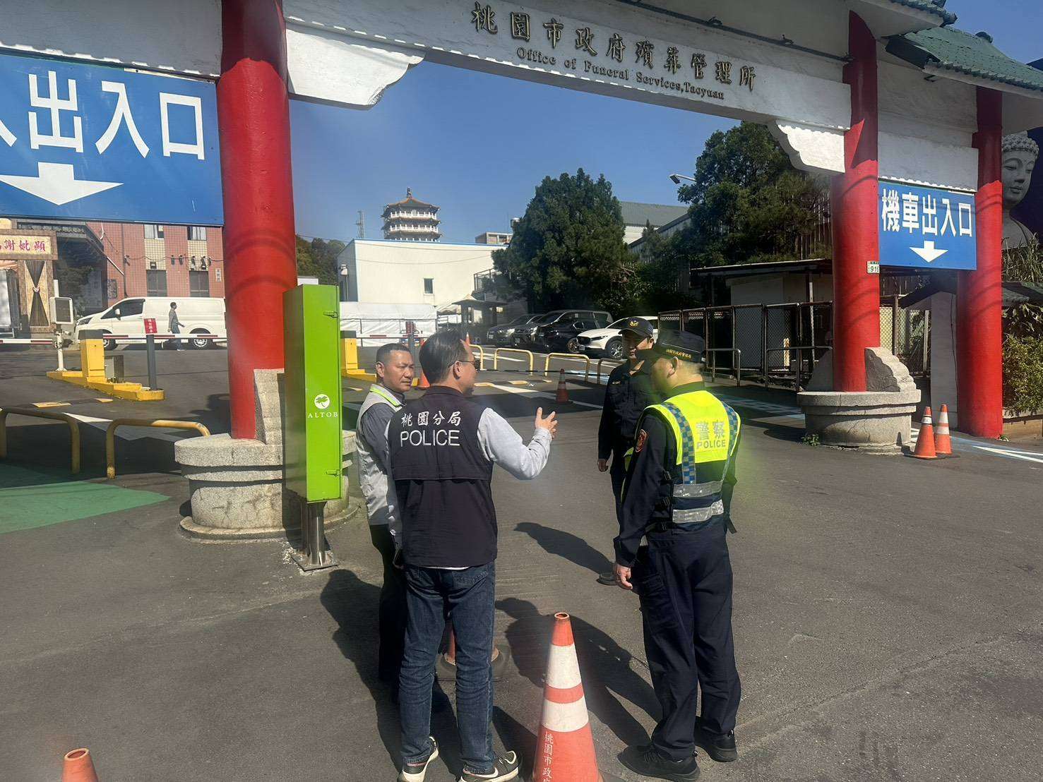 桃園殯葬所清明祭祖交通疏導啟動 警方協同設立臨時管制措施 628826 0