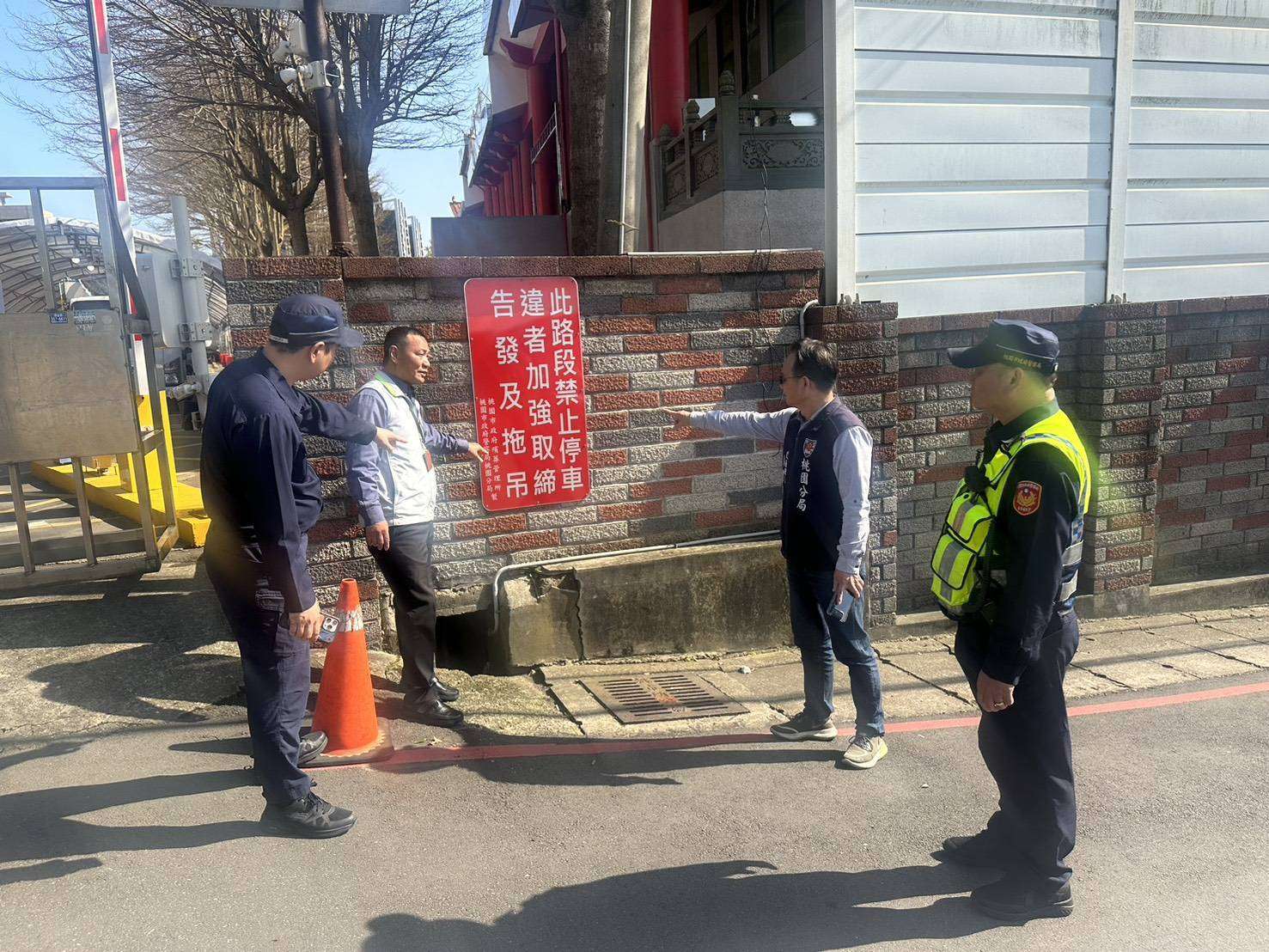 桃園殯葬所清明祭祖交通疏導啟動 警方協同設立臨時管制措施 628828 0