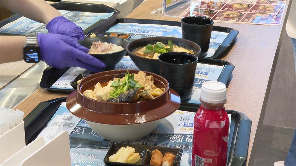 南港Lalaport迎首個周末 沙鍋魚頭排隊1小時起跳