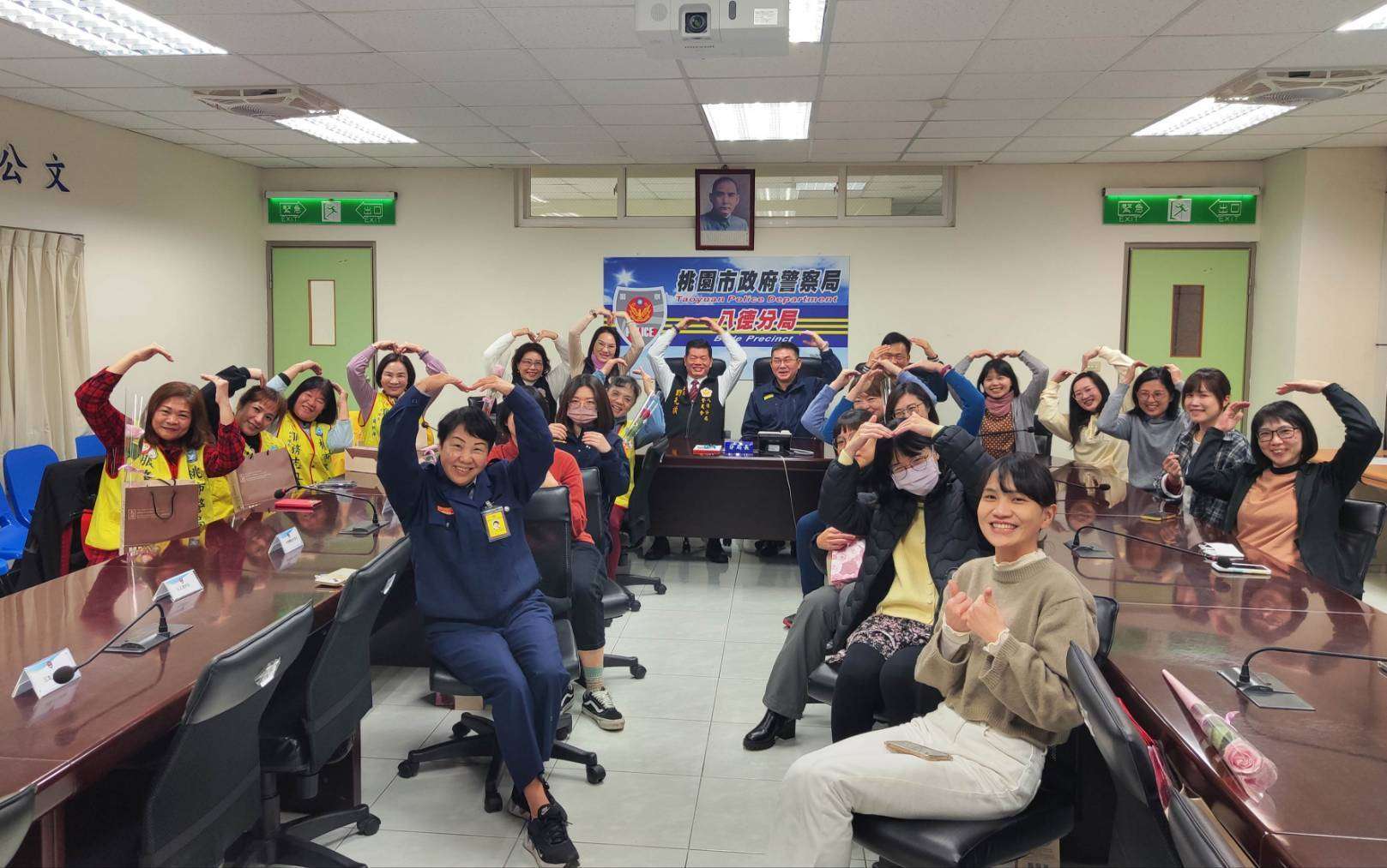 婦女節暖心祝福 八德警分局贈禮慰勞女性同仁與志工 755156 0